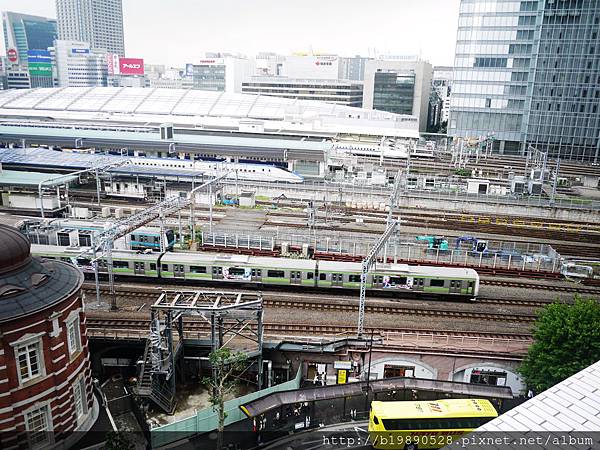 [東京自由行]東京車站。KITTE頂樓空中花園。VIEW超好~ @熊寶小榆の旅遊日記