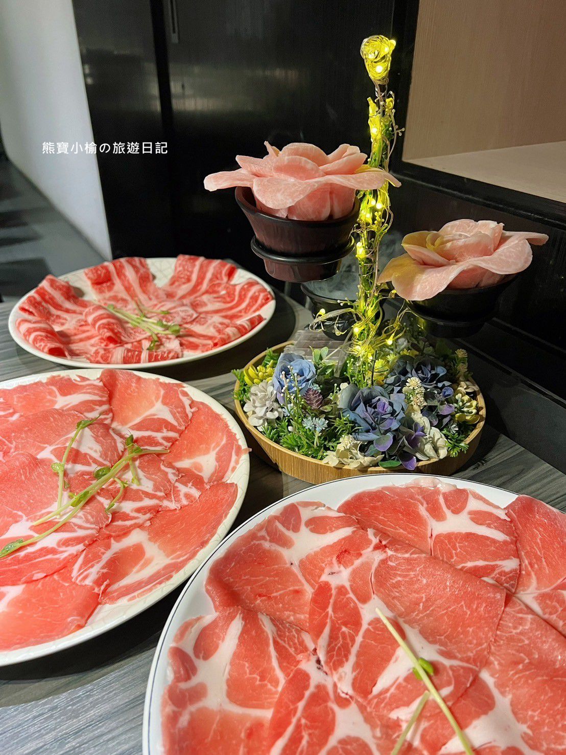 【台北美食】好食多涮涮鍋 雙城店，台北生日優惠慶生餐廳，正宗牛奶小熊火鍋 豬肚雞鍋好吃，冬天吃火鍋就是要大口吃肉肉! 內附詳細菜單。 @熊寶小榆の旅遊日記