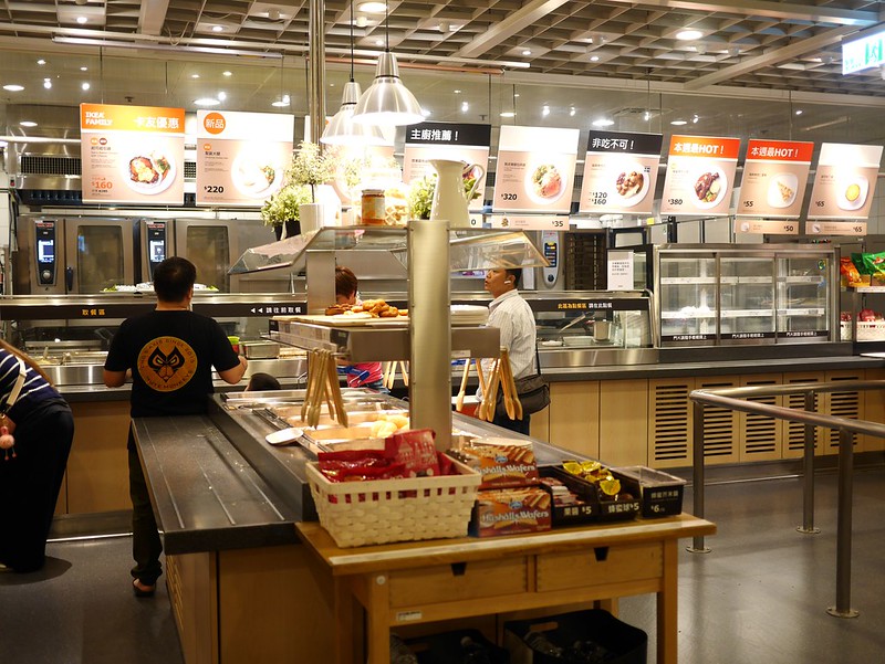 【桃園美食】IKEA宜家家居餐廳(桃園店)。逛北歐風家具 . 順吃瑞典風味餐點。蒜蓉奶油小龍蝦麵、紙包雞、雞肉紅醬千層麵新上市。 @熊寶小榆の旅遊日記