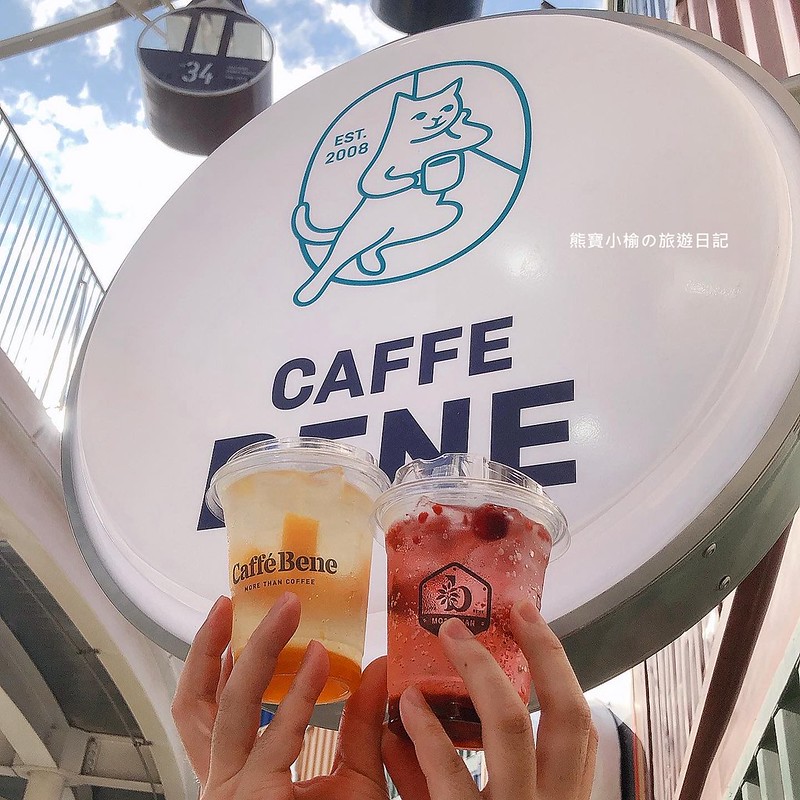 【台中梧棲美食】台中港三井outlet 的咖啡店，來自韓國的咖啡伴Caffe Bene連鎖咖啡，看摩天輪海景最棒的飲品！除了咖啡還有水果口味氣泡飲。 @熊寶小榆の旅遊日記