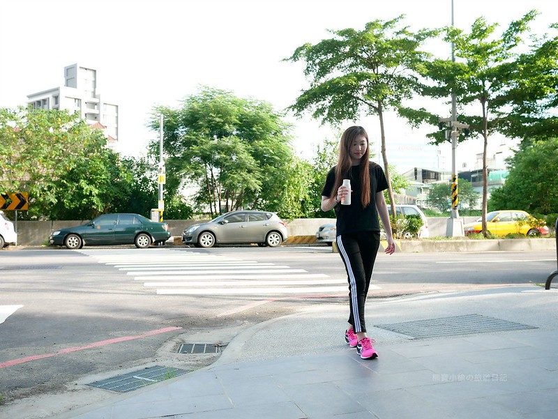 【穿搭分享】在找路跑專用的女性運動鞋？女子雲豹 LEOPARD 系列競速路跑鞋II代特仕版！桃花紅色試穿分享心得評價。 @熊寶小榆の旅遊日記