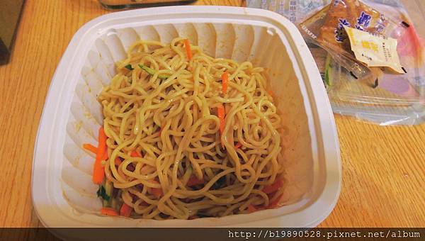 [食記]711涼麵口味分享@新中華涼麵原味。日式蕎麥風味麵 @熊寶小榆の旅遊日記