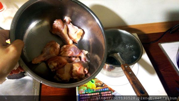 [食譜]電鍋|滷味滷雞翅@人人都會簡單料理，懶人料理挑戰心得。 @熊寶小榆の旅遊日記