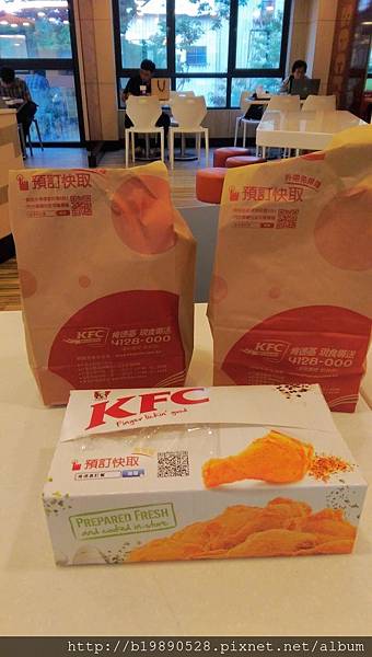 [新竹竹北美食] 肯德基KFC義式香草紙包雞重量雞XL套餐，網路預訂滿$169好禮三選一，全台連鎖速食店。 @熊寶小榆の旅遊日記
